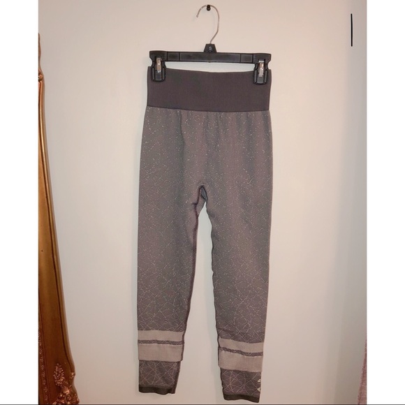 (See update) Adidas Wanderlust Seamless Tights - Picture 2 of 8